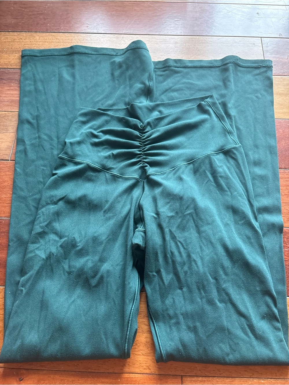 Dark green crossover leggings